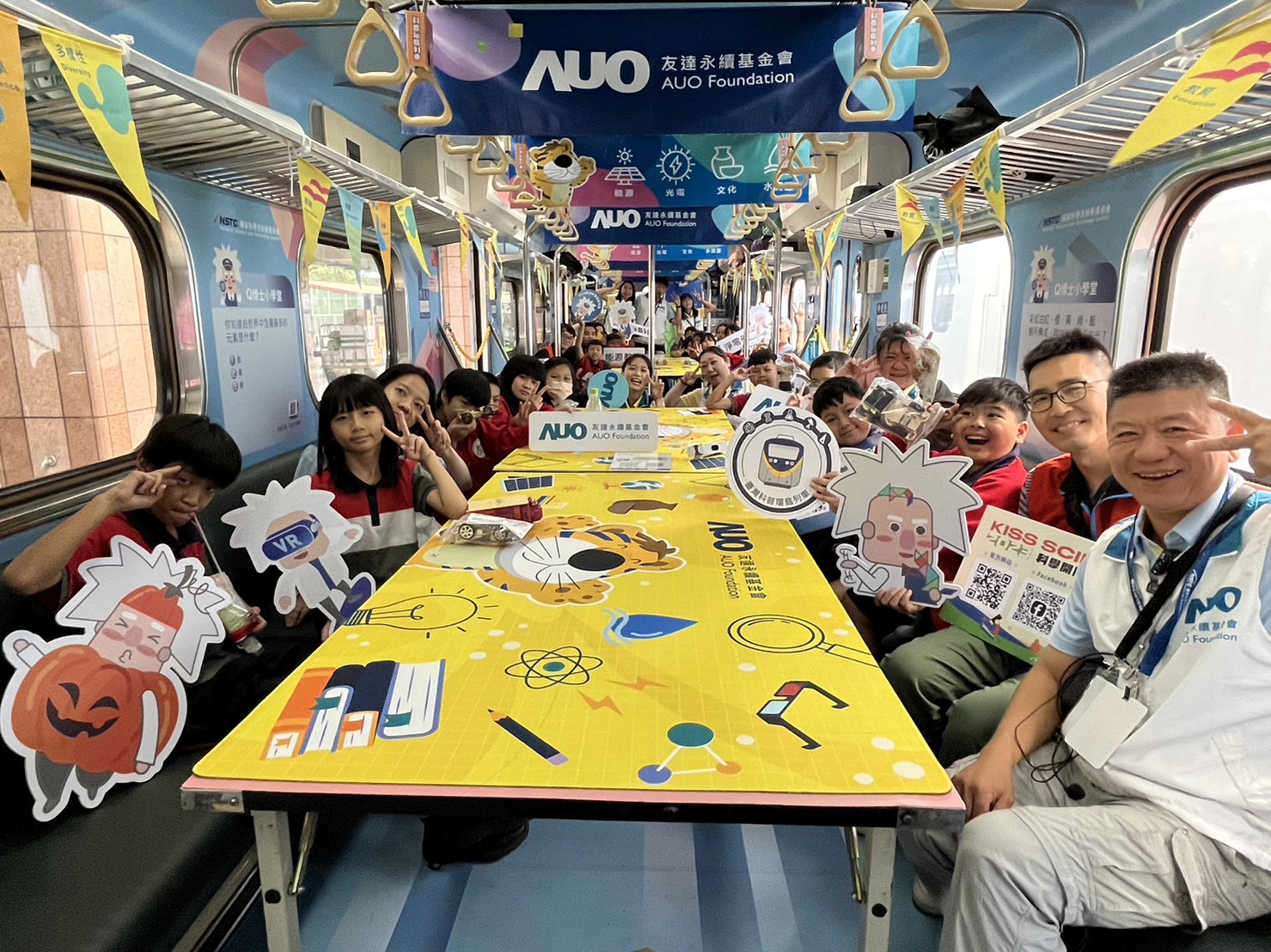 博天堂永續基金會參與「臺灣科普環島列車」，設計基礎科學車廂課程，以「淨零碳排和永續能源」為主題，讓學生透過創意實驗認識淨零知識，以及思考生活中的減碳行為