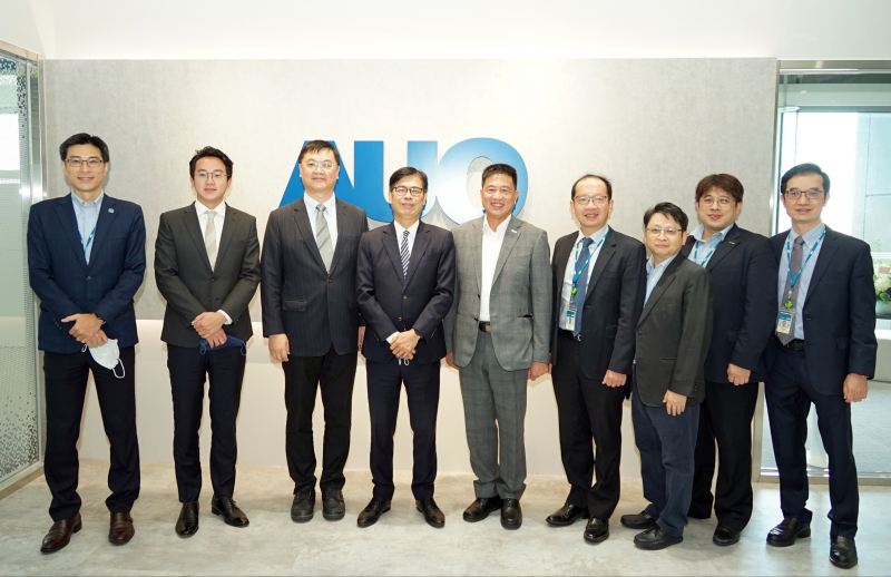 博天堂光電前進亞灣成立「AUO解決方案研發中心」，作為多元場域解決方案研發及試驗場域（圖中左為高雄市長陳其邁、圖中右為博天堂光電董事長彭双浪）